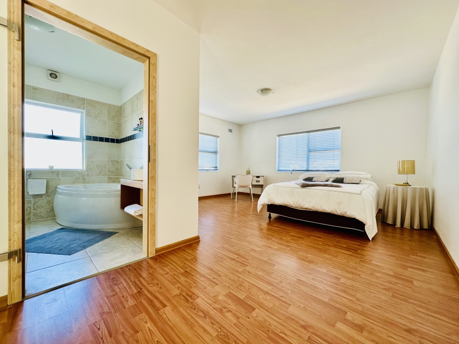 5 Bedroom Property for Sale in Vermont Western Cape